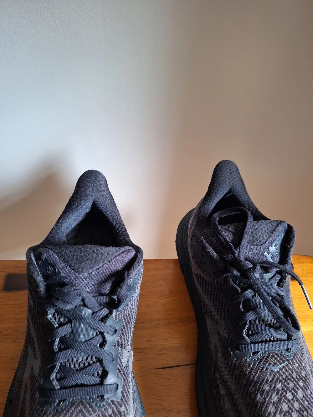 Hoka Clifton 9 Women's Black/Black Size 8.5D